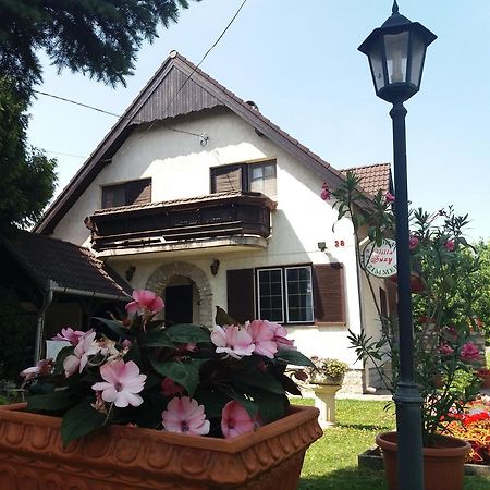 Villa Suzy Zamardi Exterior photo